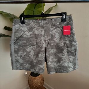 Spanx Camo Stone Wash 6" Twill Pull On Shorts Medium NEW
